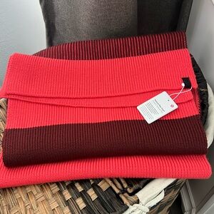 Lululemon scarf